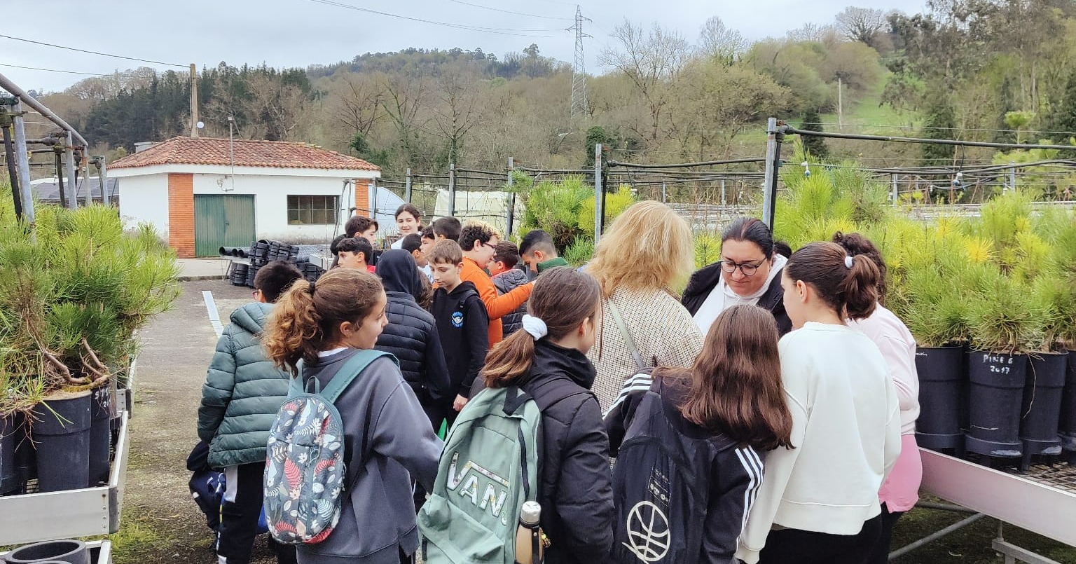 Foto "La Finca Experimental de la Mata" acoge una visita de 94 escolares. Grado, 22 de marzo de 2024.
